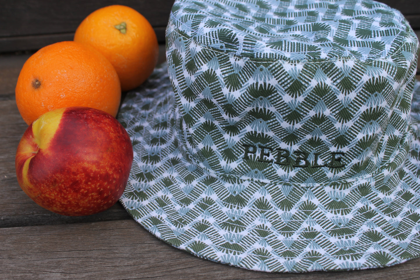 OLIVE ZIGZAG BUCKET HAT